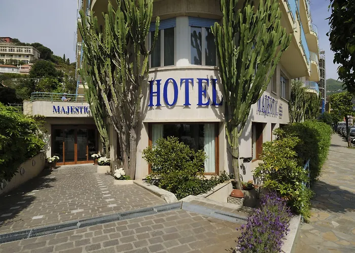 Отель Lvg Hotel Collection - Majestic 4*